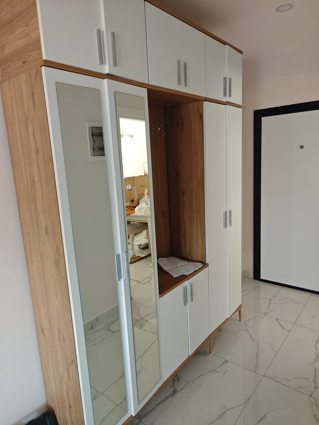 Customer photo review of Rani EA157 Modern Portmanto 12 Kapaklı Aynalı Raflı Askılı Ayakkabılık Vestiyer Sepet Ceviz - Beyaz