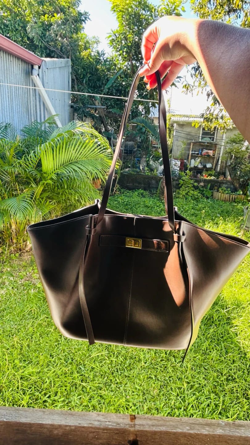 Customer photo review of KATALEÏA - Sac à Main de Cours en Cuir Élégant Grande Capacité