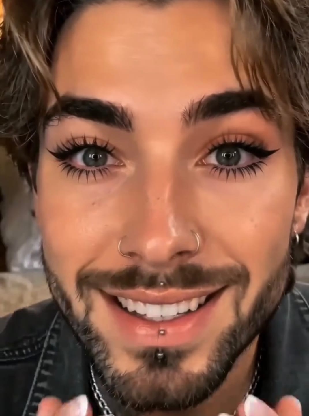 Customer photo review of Tampon Eyeliner 3-en-1 Cils Inférieurs Et Grain De Beauté
