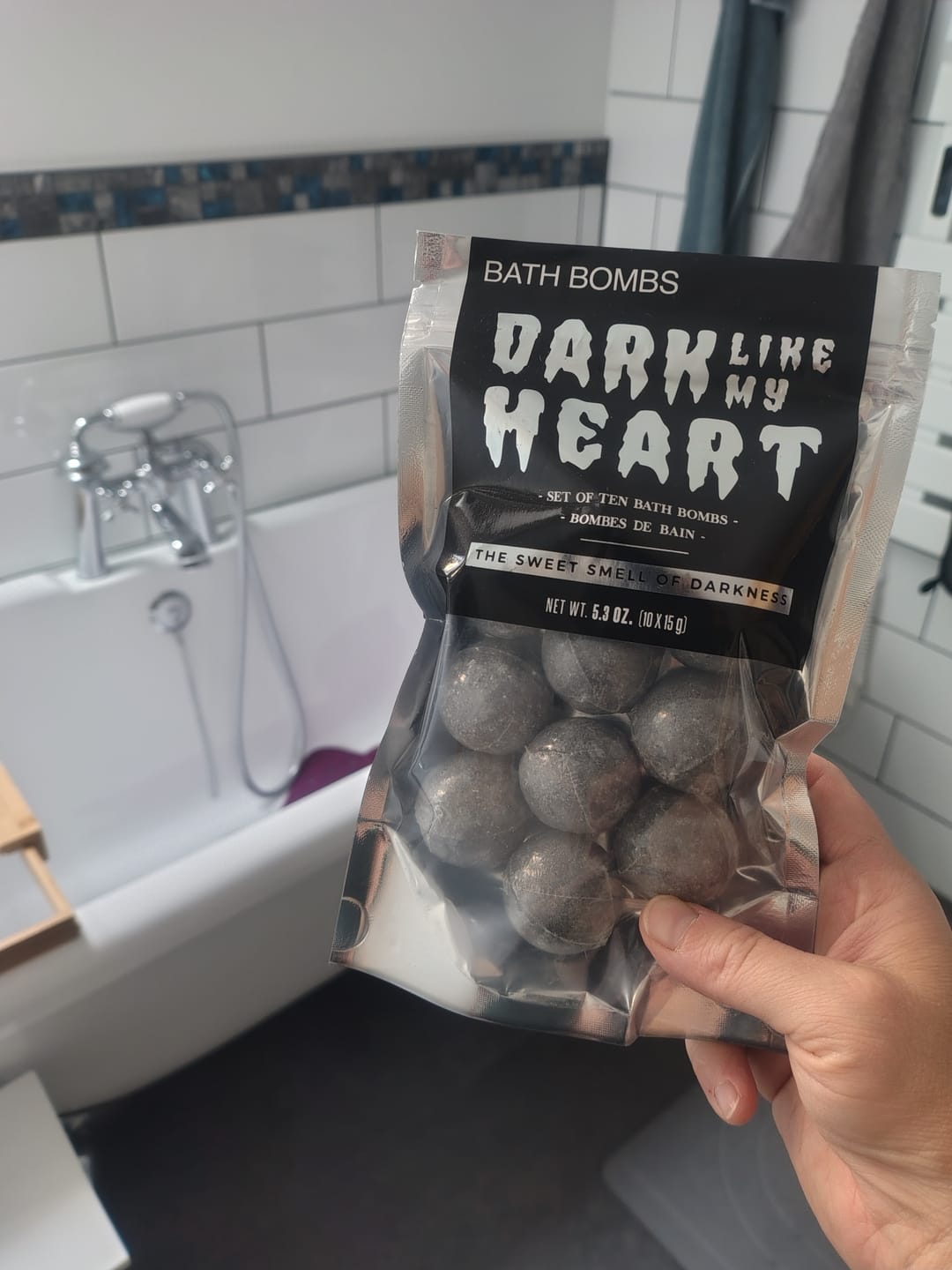 Customer photo review of Dark Like My Heart Badebomben – 10er Set dunkle Badekugeln