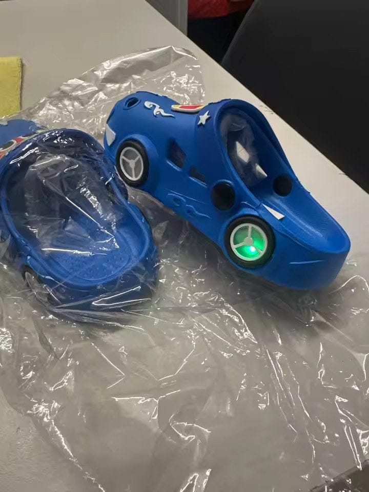 Customer photo review of GlowRun LED Auto Hausschuhe Kinder | Leuchtende Pantoffeln Blinkend Leichtgewicht