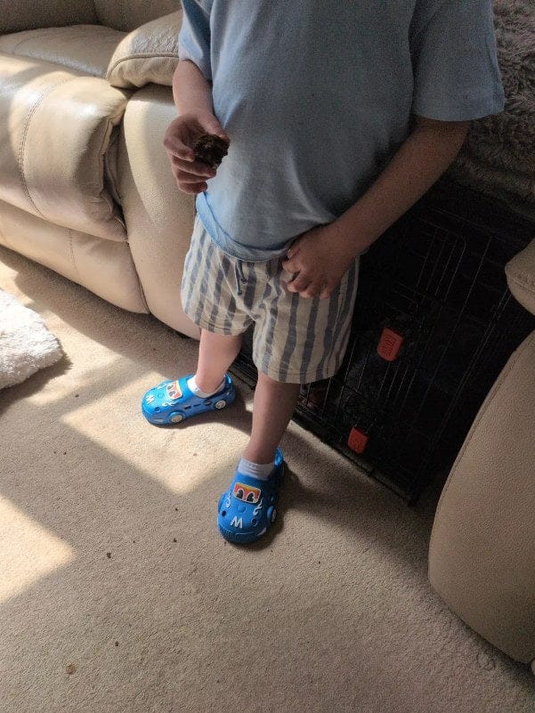 Customer photo review of GlowRun LED Auto Hausschuhe Kinder | Leuchtende Pantoffeln Blinkend Leichtgewicht