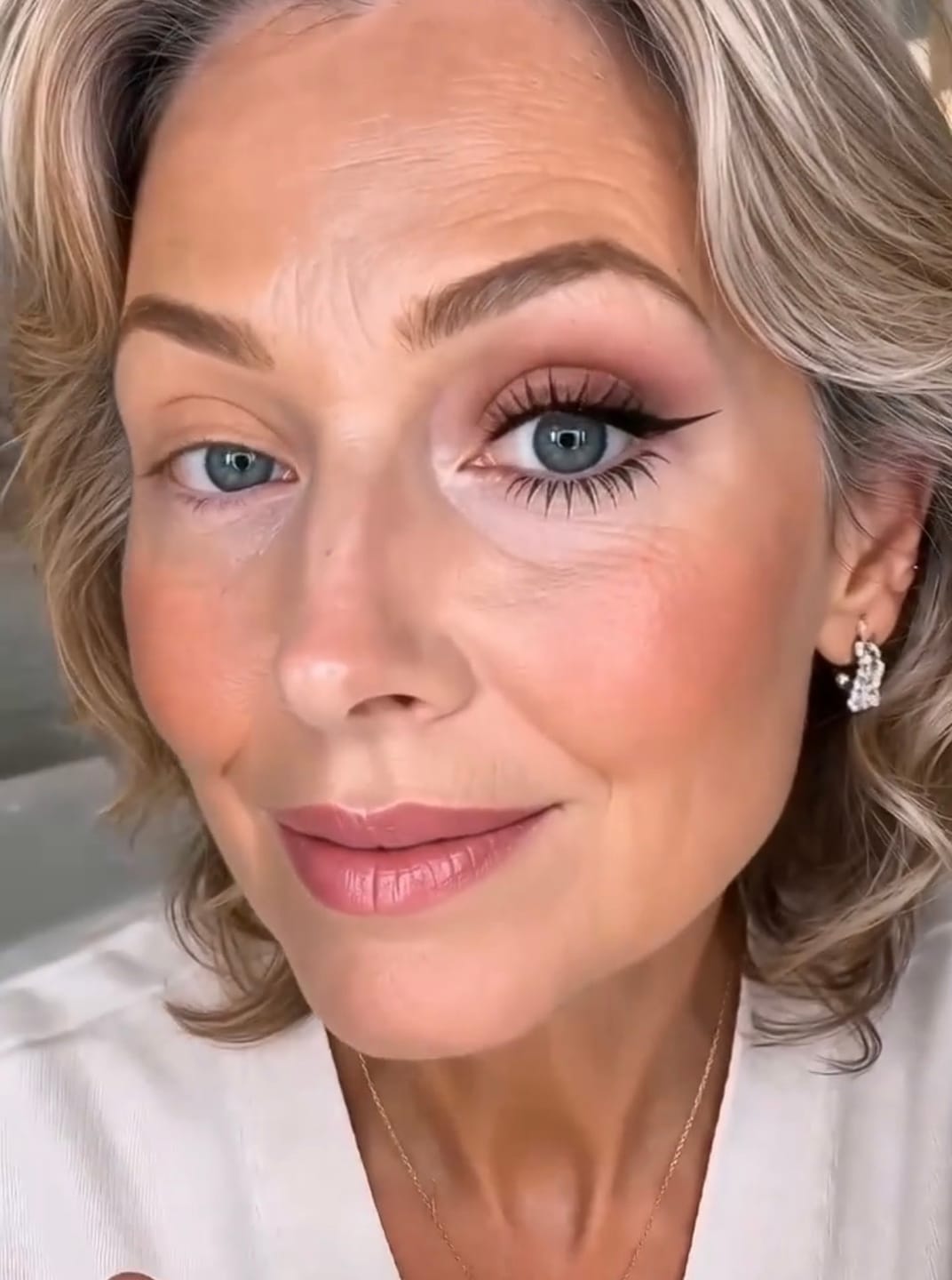 Customer photo review of Tampon Eyeliner 3-en-1 Cils Inférieurs Et Grain De Beauté