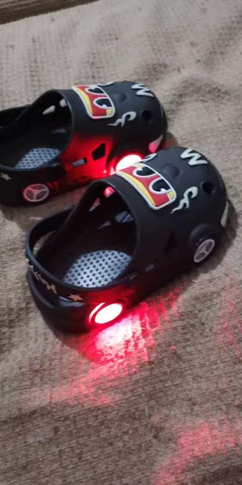 Customer photo review of GlowRun LED Auto Hausschuhe Kinder | Leuchtende Pantoffeln Blinkend Leichtgewicht