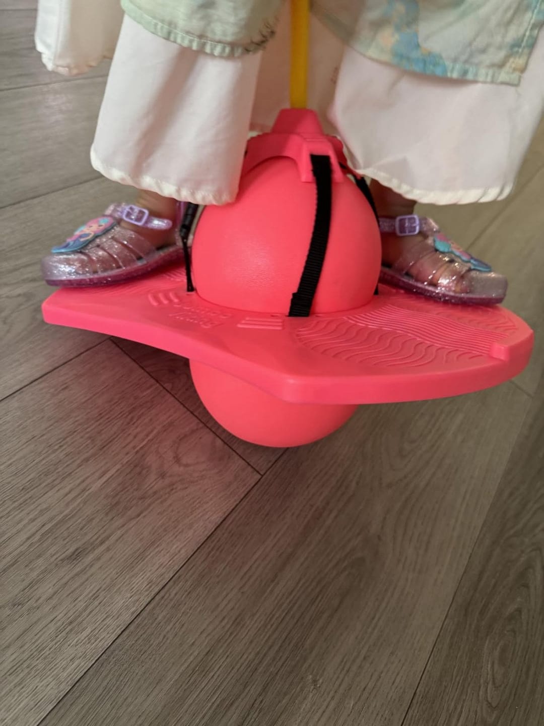Customer photo review of Hopster Hüpfball mit Griff Kinderspielzeug | Indoor Outdoor Bewegungsspielzeug ab 3 Jahren