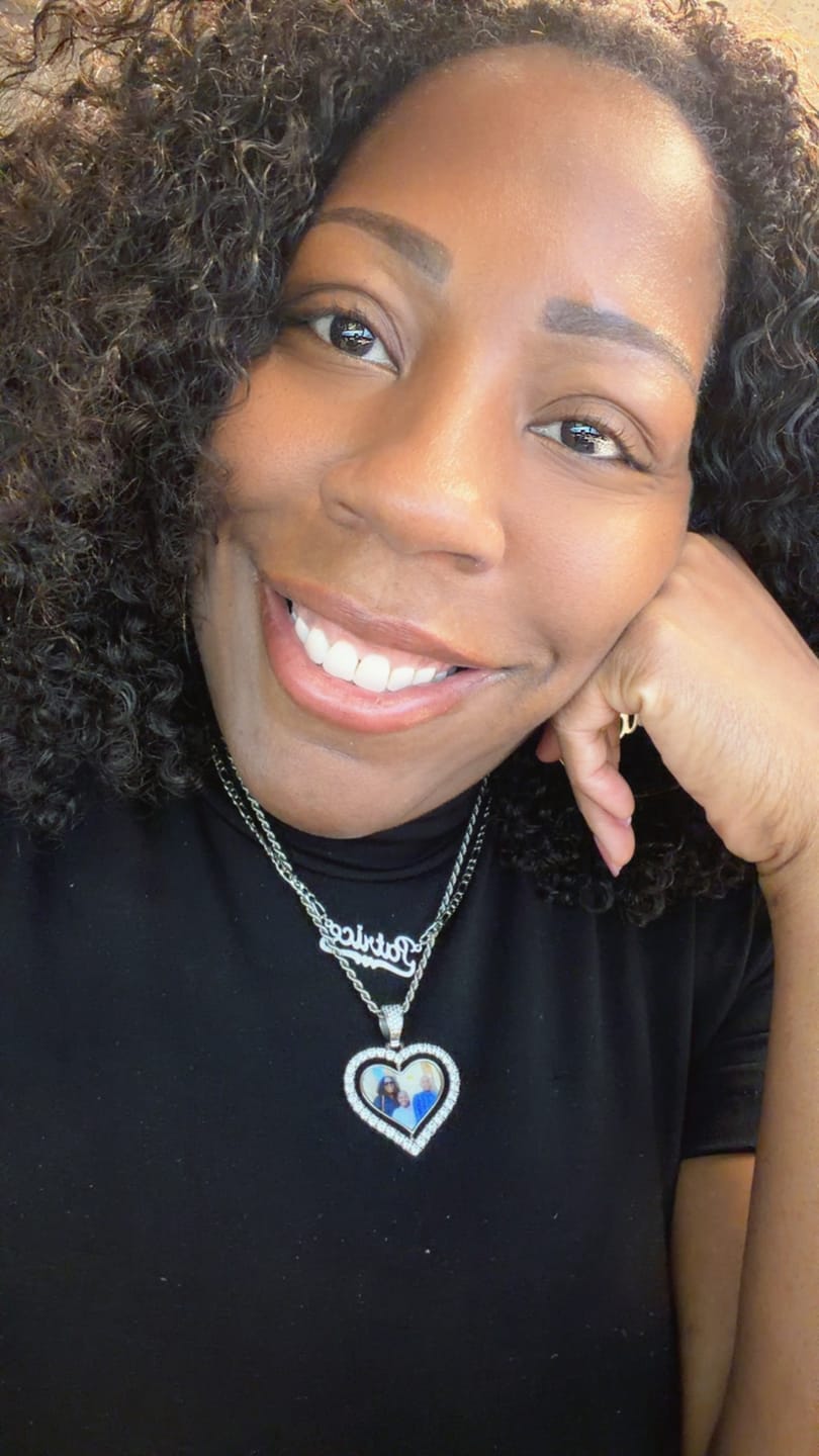 Customer photo review of Diamond Cut Heart Name Necklace