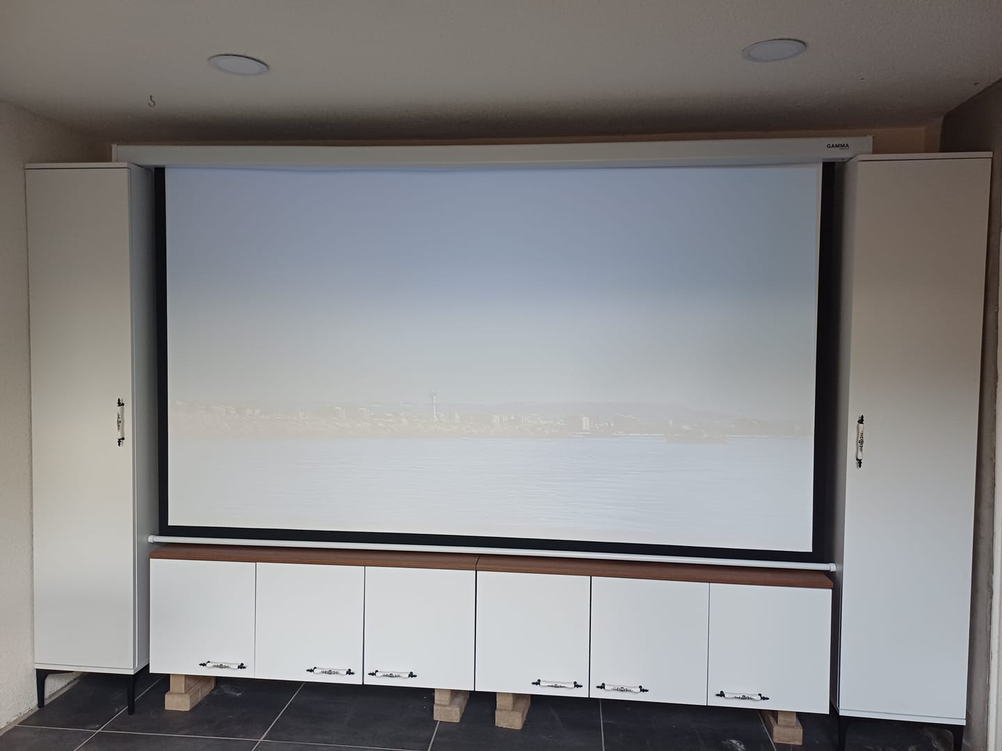 Customer photo review of Rani JE252 Çok Amaçlı Dolap Tek Kapaklı 5 Raflı Kiler Mutfak Dolabı Beyaz