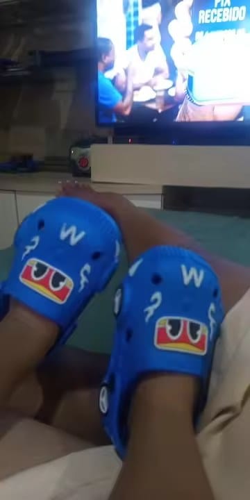 Customer photo review of GlowRun LED Auto Hausschuhe Kinder | Leuchtende Pantoffeln Blinkend Leichtgewicht