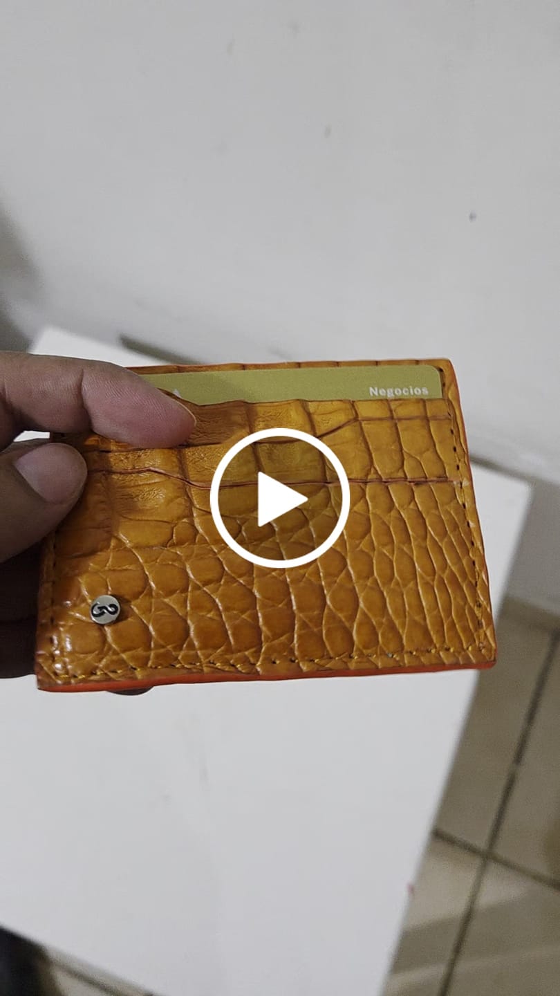 Customer video review of Tarjetero Horizontal "Turbo"  Billionaire Croc Orange Sunset