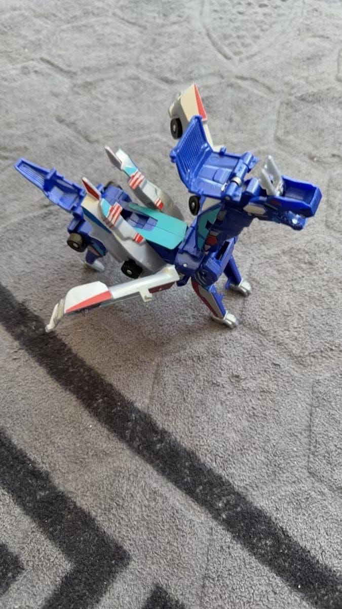 Customer photo review of Fusion Strike Dragons Magnetische Rennwagen | Crash Fusion Drachen Verwandlung Kinder