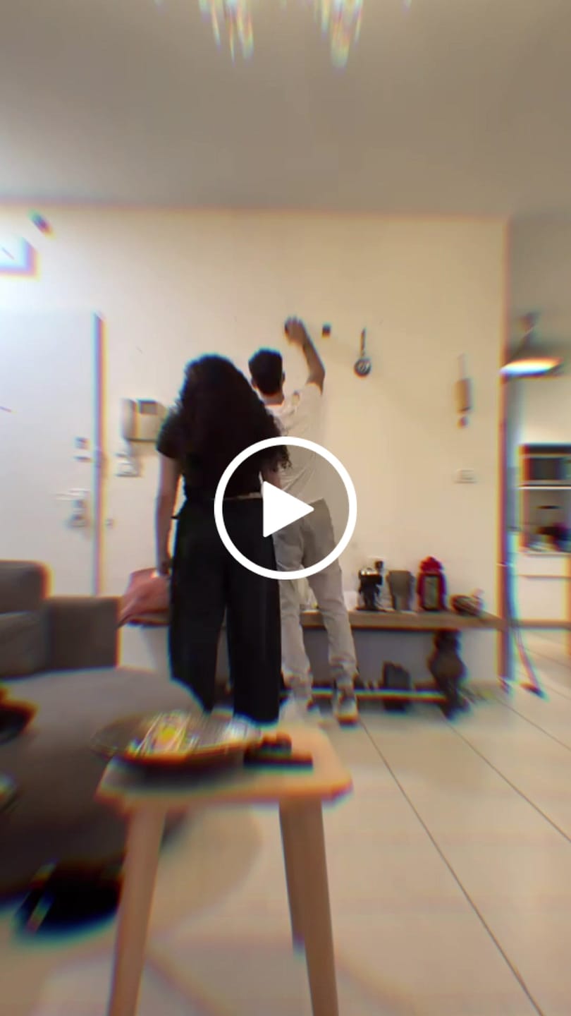 Customer video review of קיר תמונות מתמגנטות