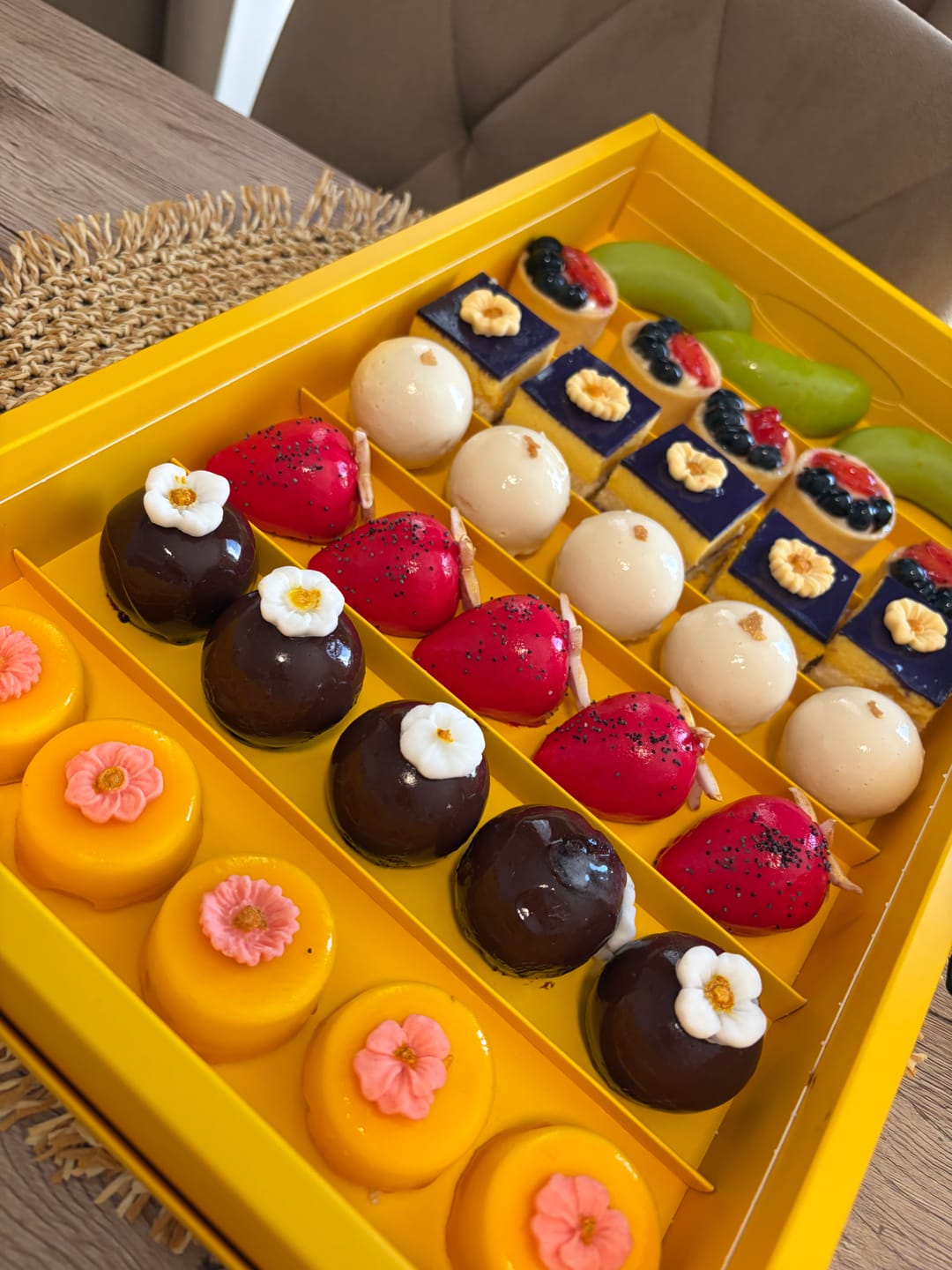 Customer photo review of Platou Mini Prăjituri