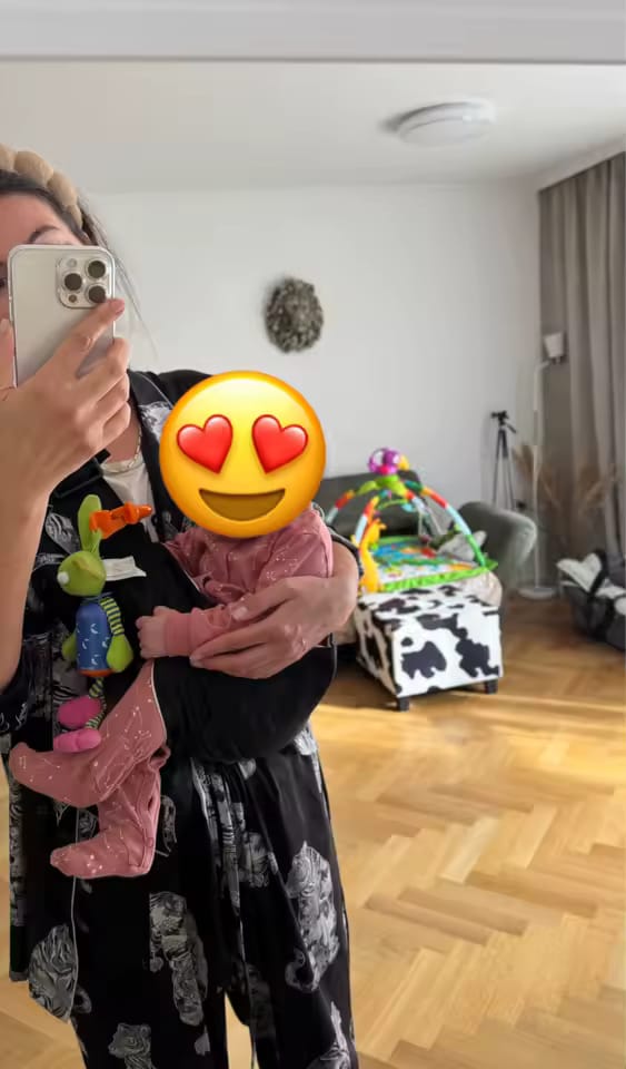 Customer photo review of Huggable Co. - Hip Carrier
