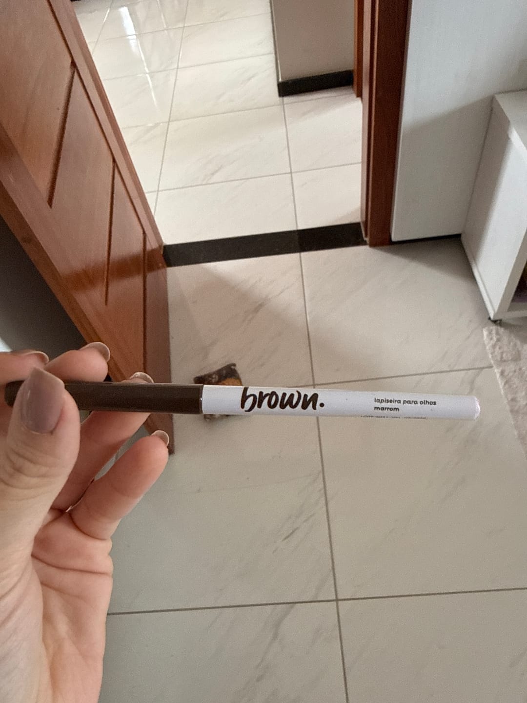 Customer photo review of Lapiseira Para Olhos Brown - Vizzela - Marrom Efeito Metalizado