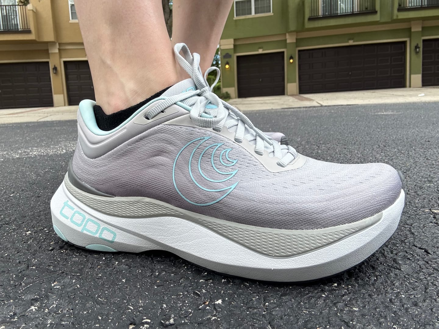 Customer photo review of Topo Athletic Women's Aura Road Shoe