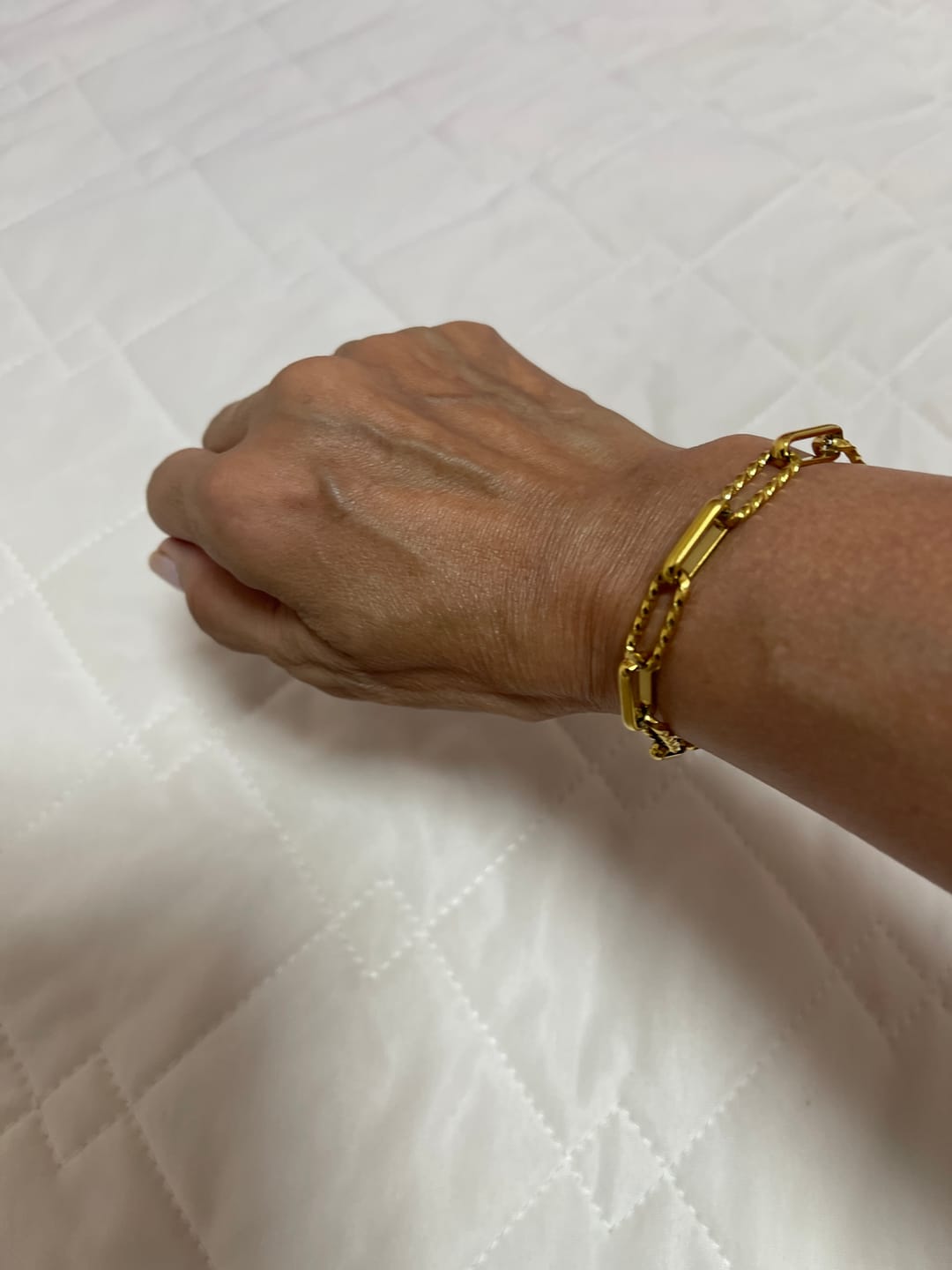 Customer photo review of Jihan Chunky Chain Bracelet