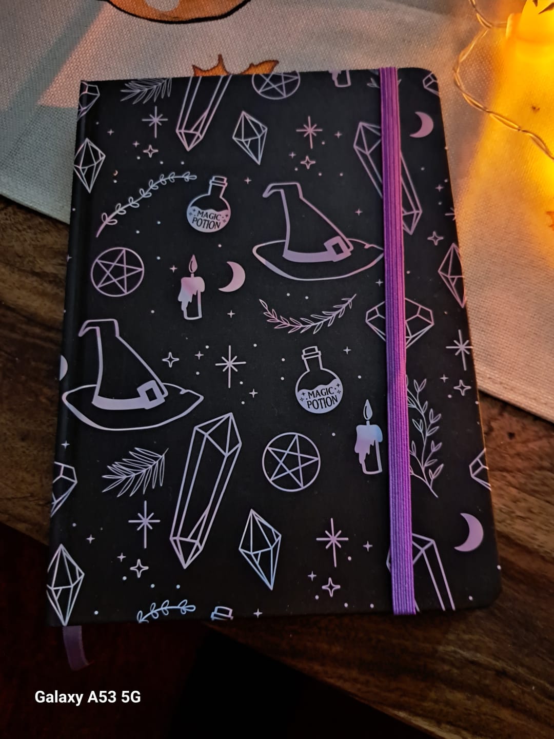 Customer photo review of Notizbuch Crystal Witch – A5 Hexenbuch mit Kristallmotiv