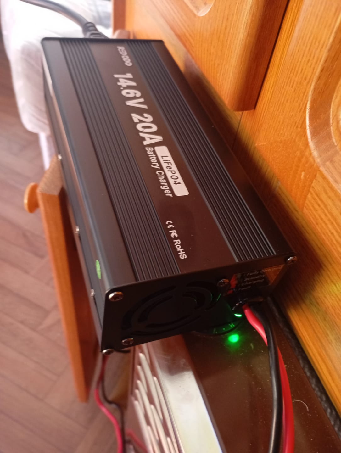Customer photo review of Redodo 14,6V 20A Lifepo4 Batterieladegerät für Lithium-Eisenphosphat-Batterie