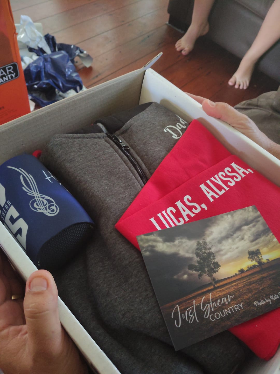 Customer photo review of Dad's Day Gift Box | Hoody & Gifts