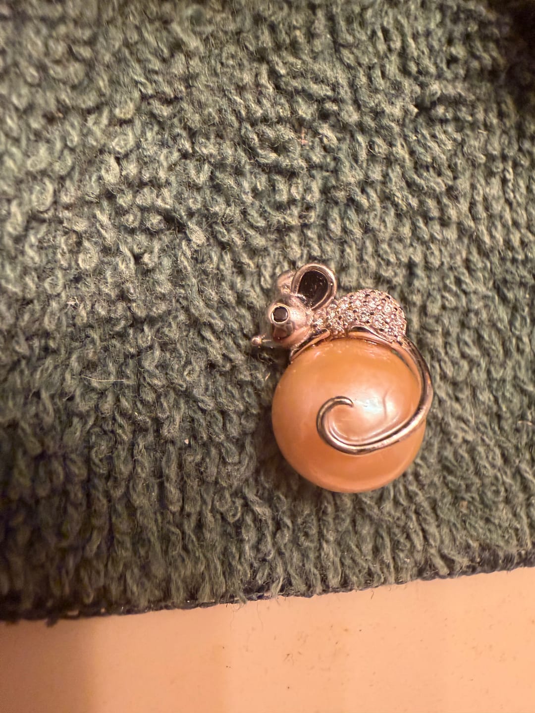Customer photo review of DIY Mount Pendant - 925 Sterling Silver Whiskers the Mouse Pendant w/Edison