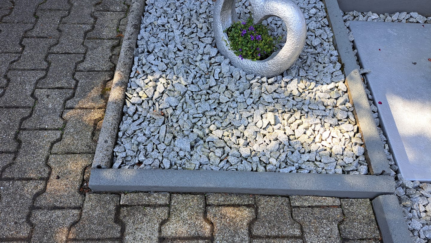 Customer photo review of zerogreen® Steinfarbe | Beton- & Pflastersteinfarbe außen | 5L