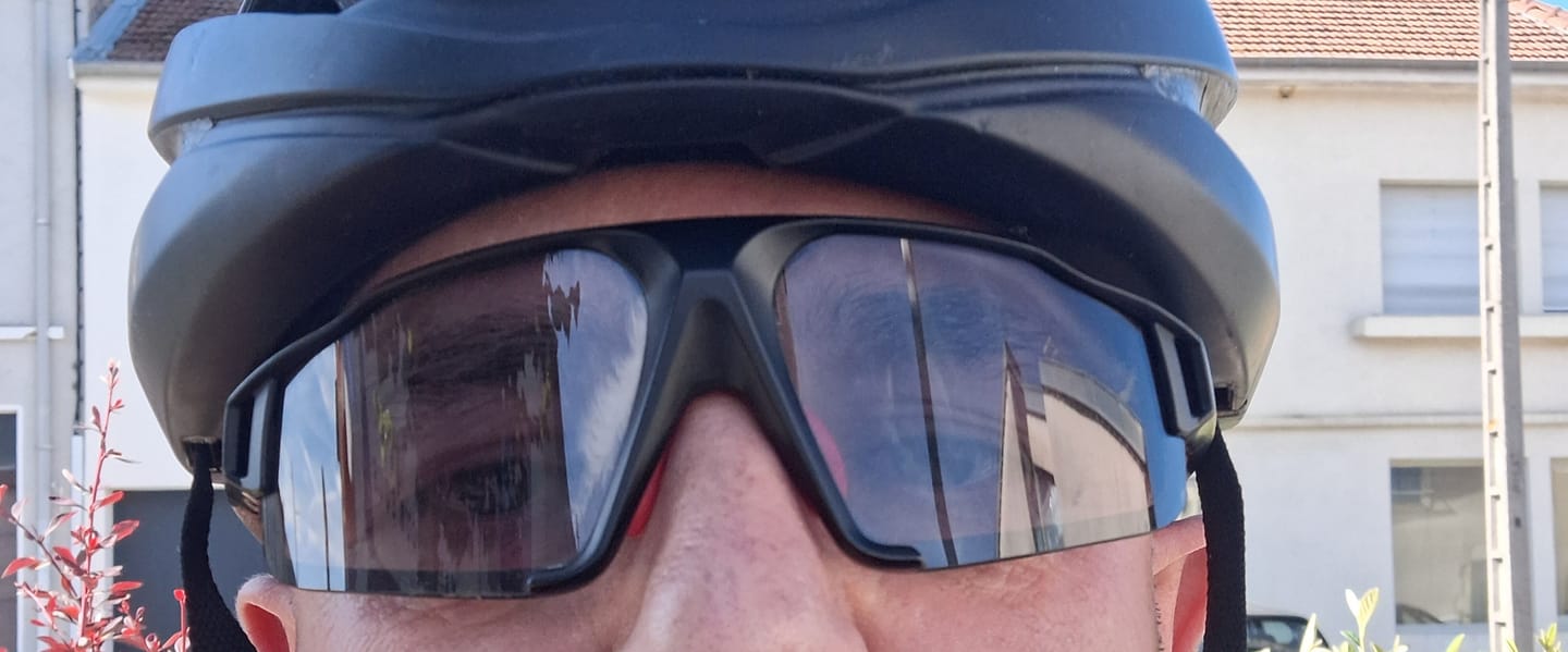 Customer photo review of Lunettes Vélo Photochromiques rouge - Ascension+