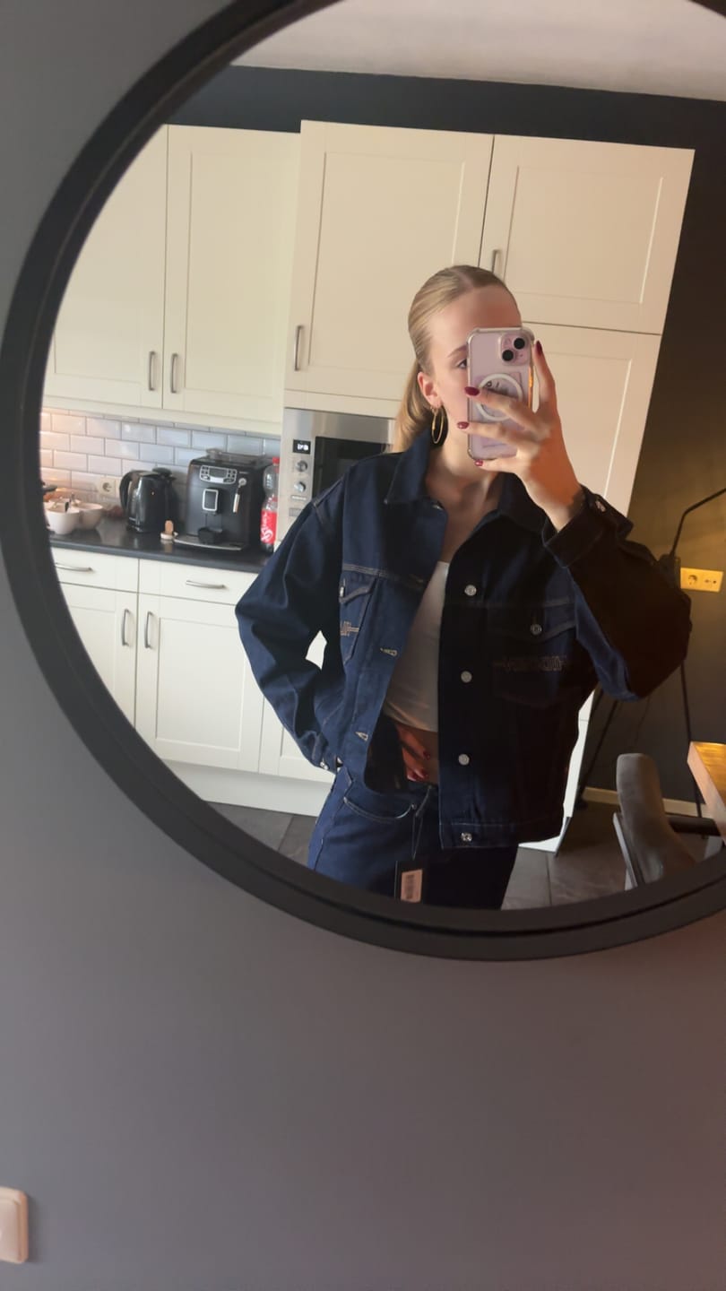 Recenzja zdjęciowa klienta dotycząca kurtki dżinsowej LOGO STITCH w kolorze indygo
