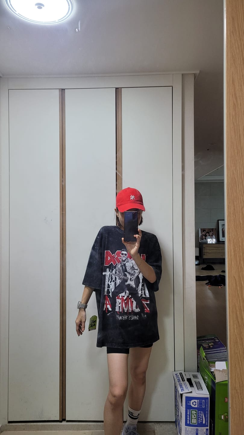 Customer photo review of Rock 'n' Roll Oversized Drop Shoulder Tee - Black
