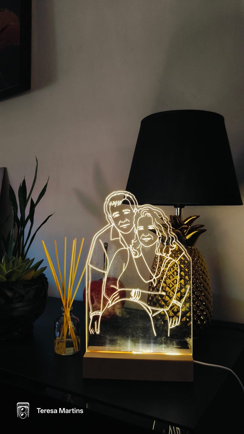 Customer photo review of Placa Personalizada em Acrílico com base LED - Traço Fino