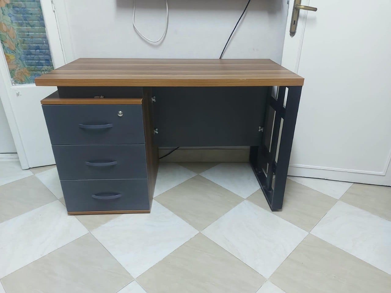 Customer photo review of مكتب موظف خشب MDF اسباني - CEM-169