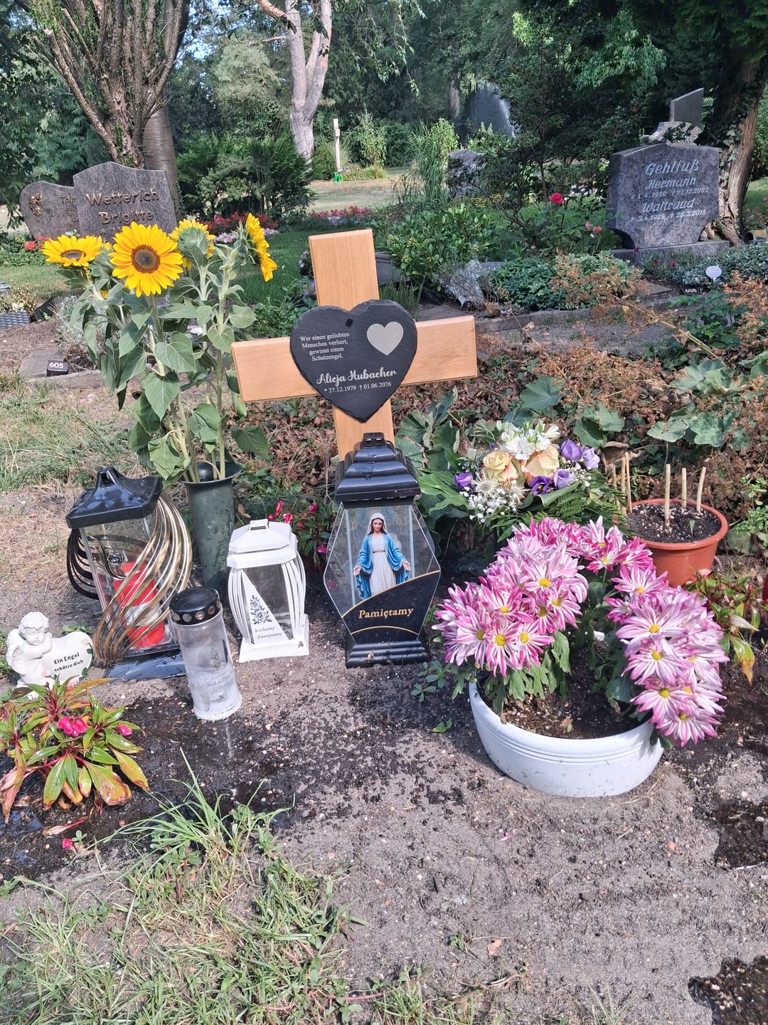 Customer photo review of Grabkreuz aus Eiche mit Schieferherz