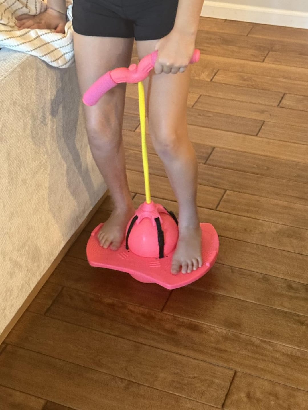 Customer photo review of Hopster Hüpfball mit Griff Kinderspielzeug | Indoor Outdoor Bewegungsspielzeug ab 3 Jahren