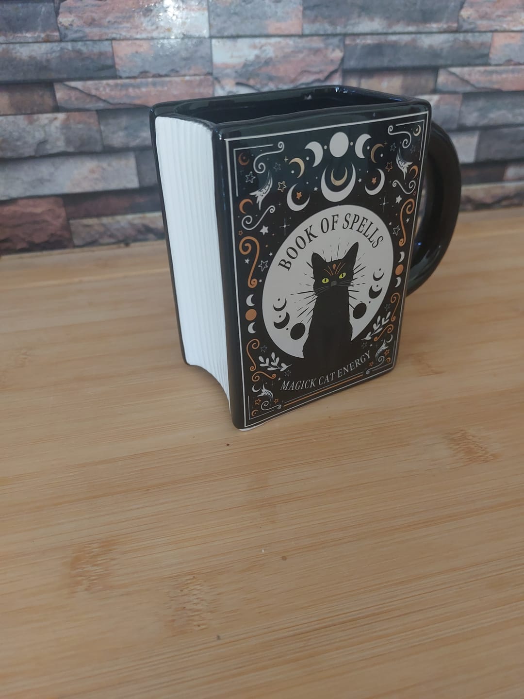 Customer photo review of Schwarze Katze Tasse Buchform – Witchy Buchtasse für Katzenliebhaber
