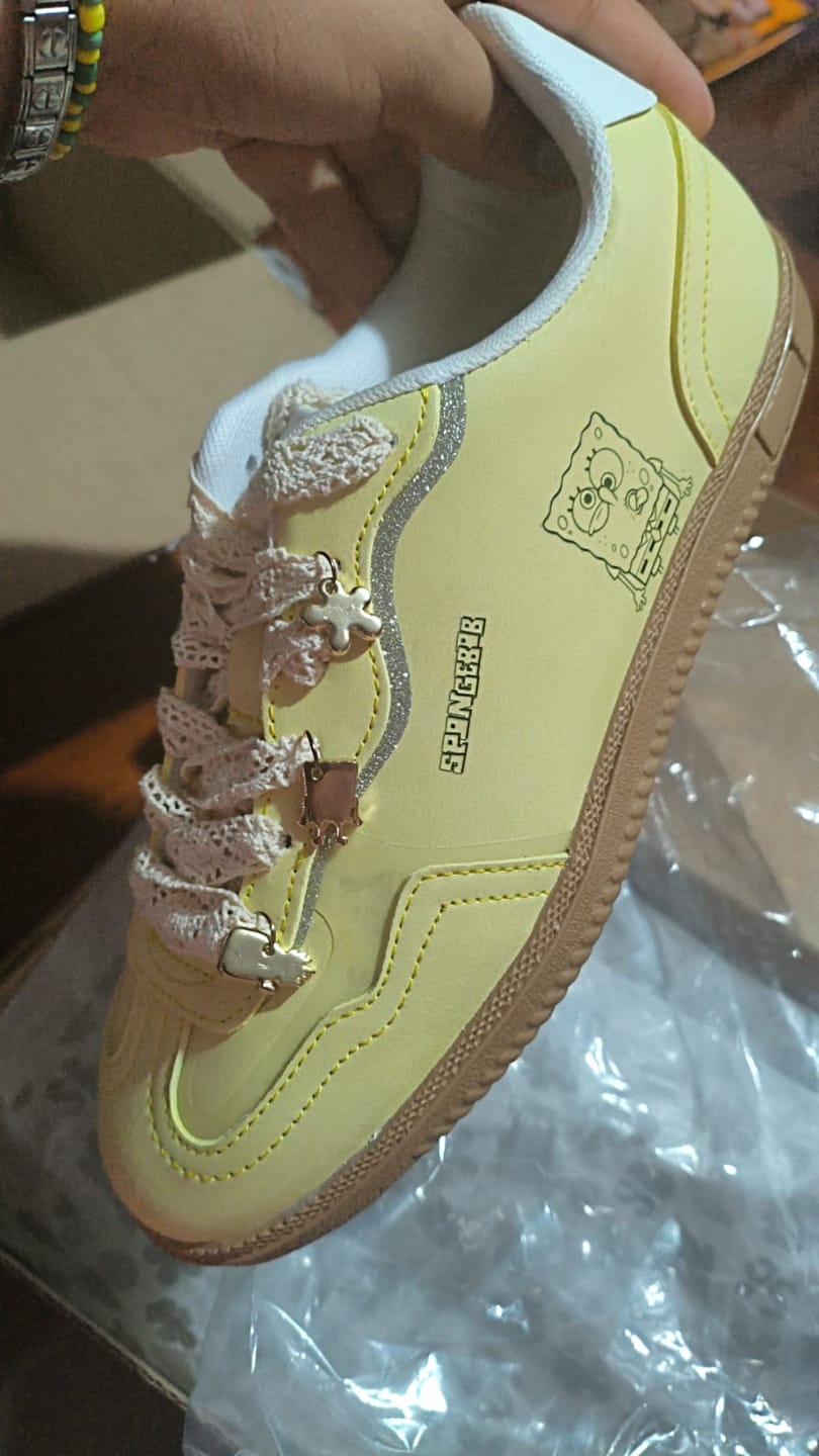 Customer photo review of Tenis Casual Bob Esponja Hawa para Mujer Amarillo Pastel