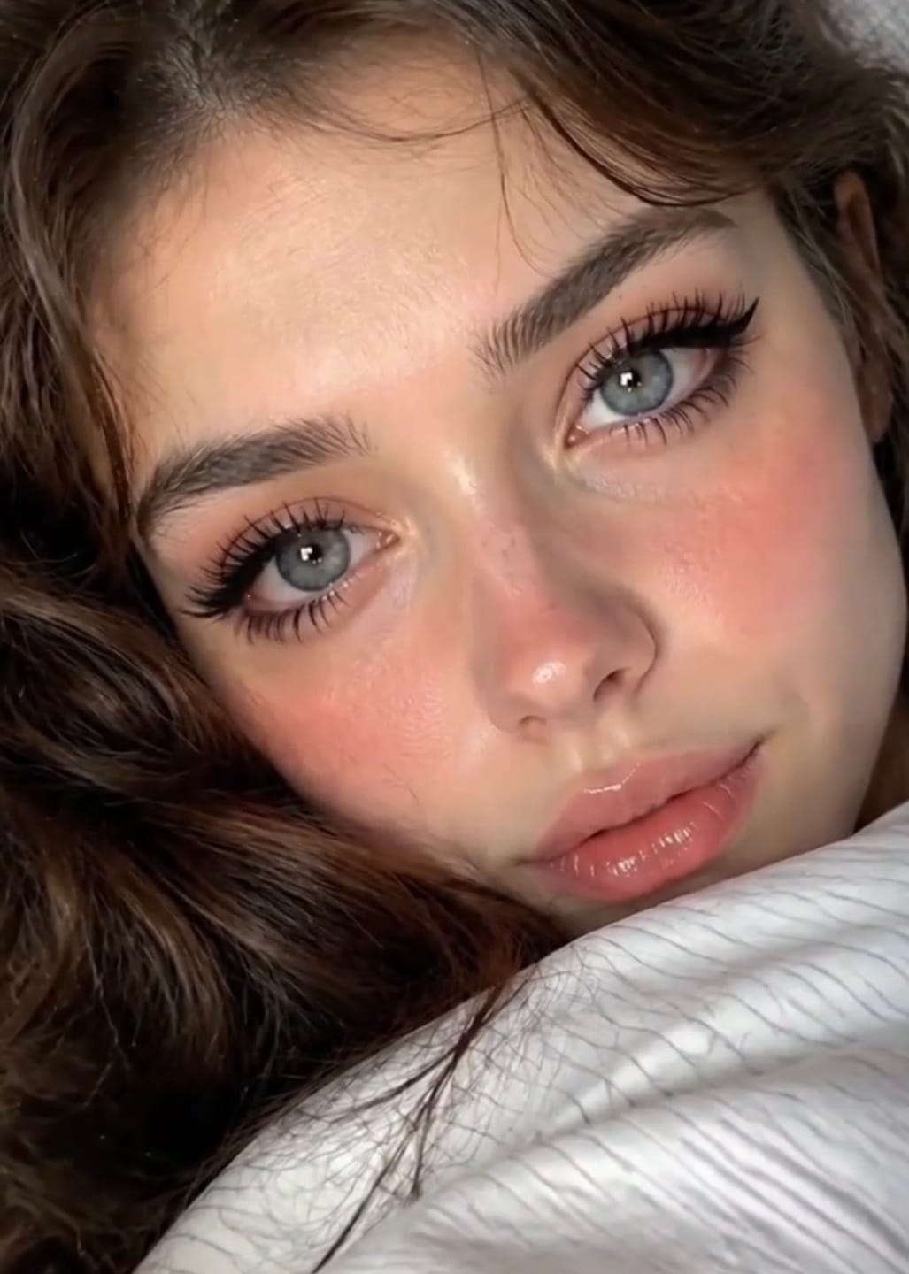 Customer photo review of Tampon Eyeliner 3-en-1 Cils Inférieurs Et Grain De Beauté