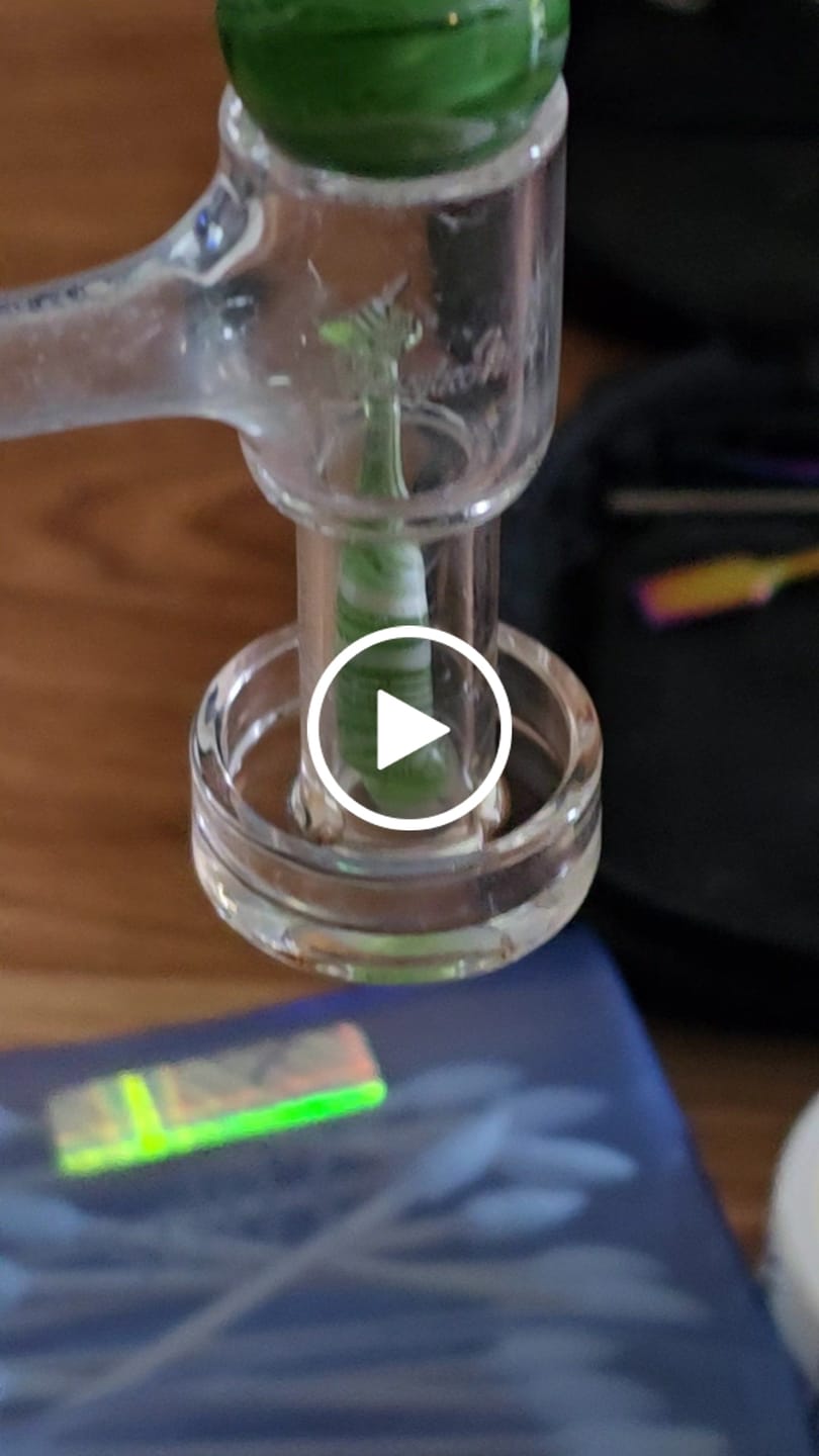 Customer video review of HONEYSUCKLE BEVEL QUARTZ BANGER - 90° DEGREE | BL