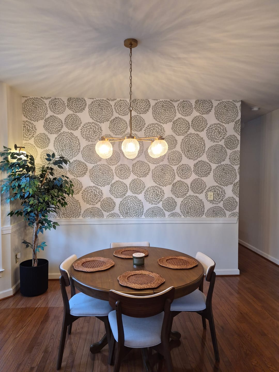 Customer photo review of Auxence Taupe - Cream Abstract Circle Wallpaper