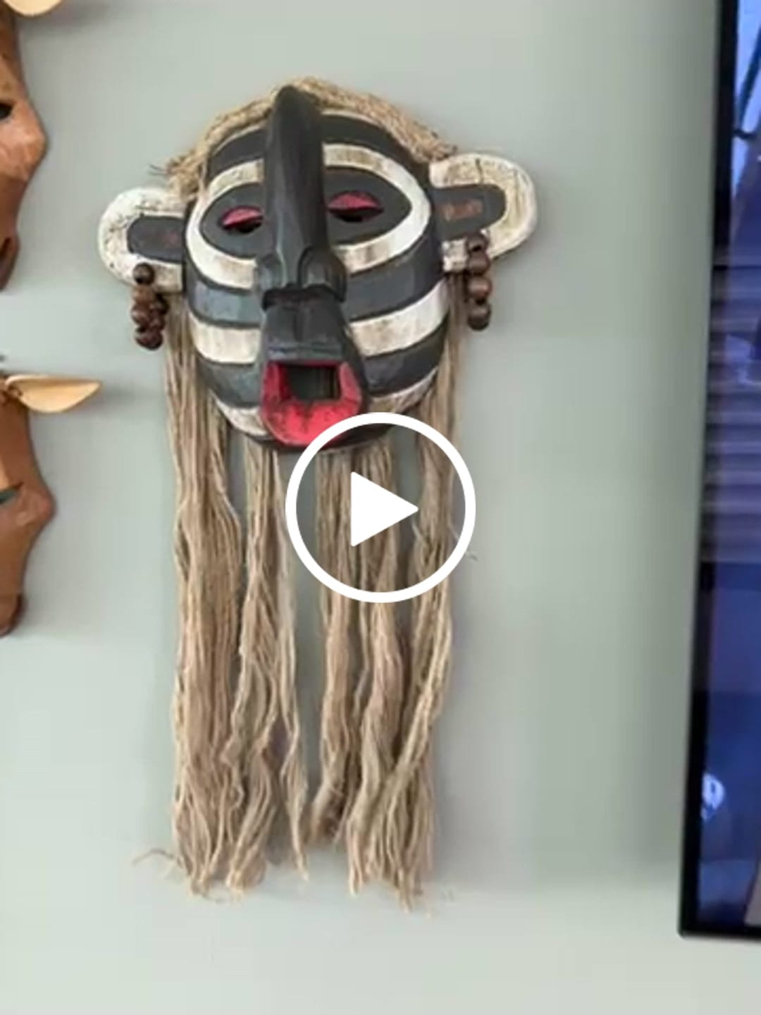 Customer video review of Máscara Borneo em Madeira | Sarawak