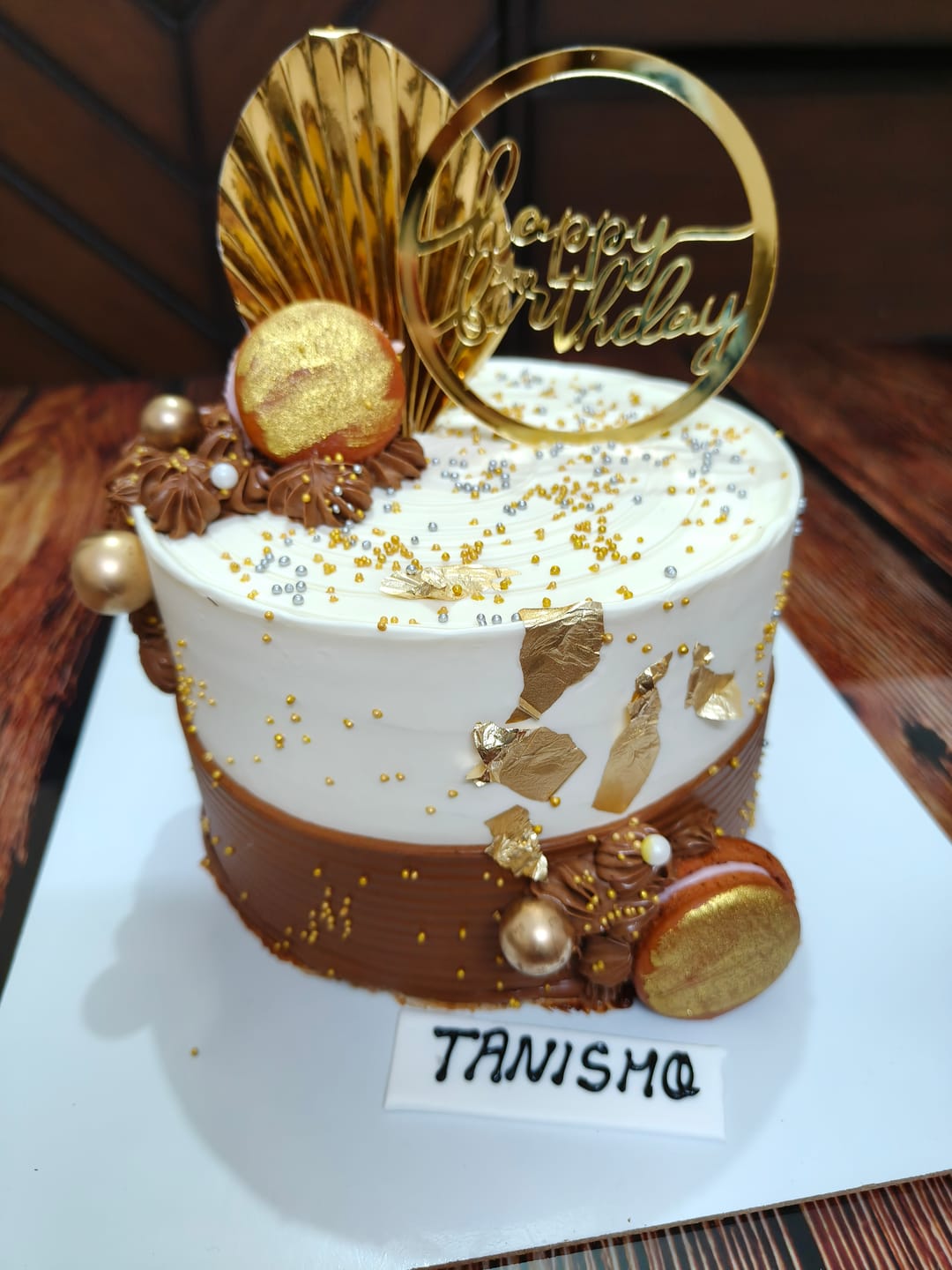 Customer photo review of Golden cake for boyfriend birthday
