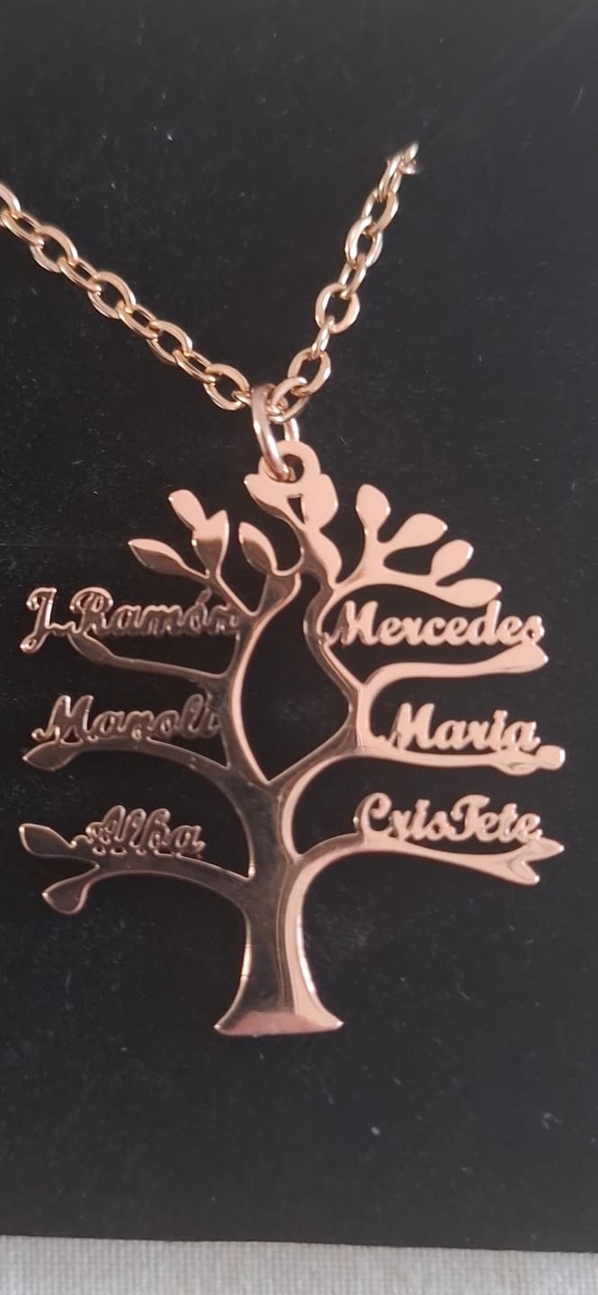 Customer photo review of Collar del árbol de la vida