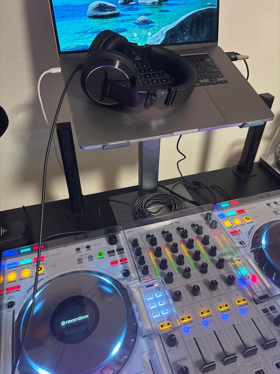 Customer photo review of Pioneer DJ HDJ-X7-K Professional Over-Ear DJ Headphones - Black