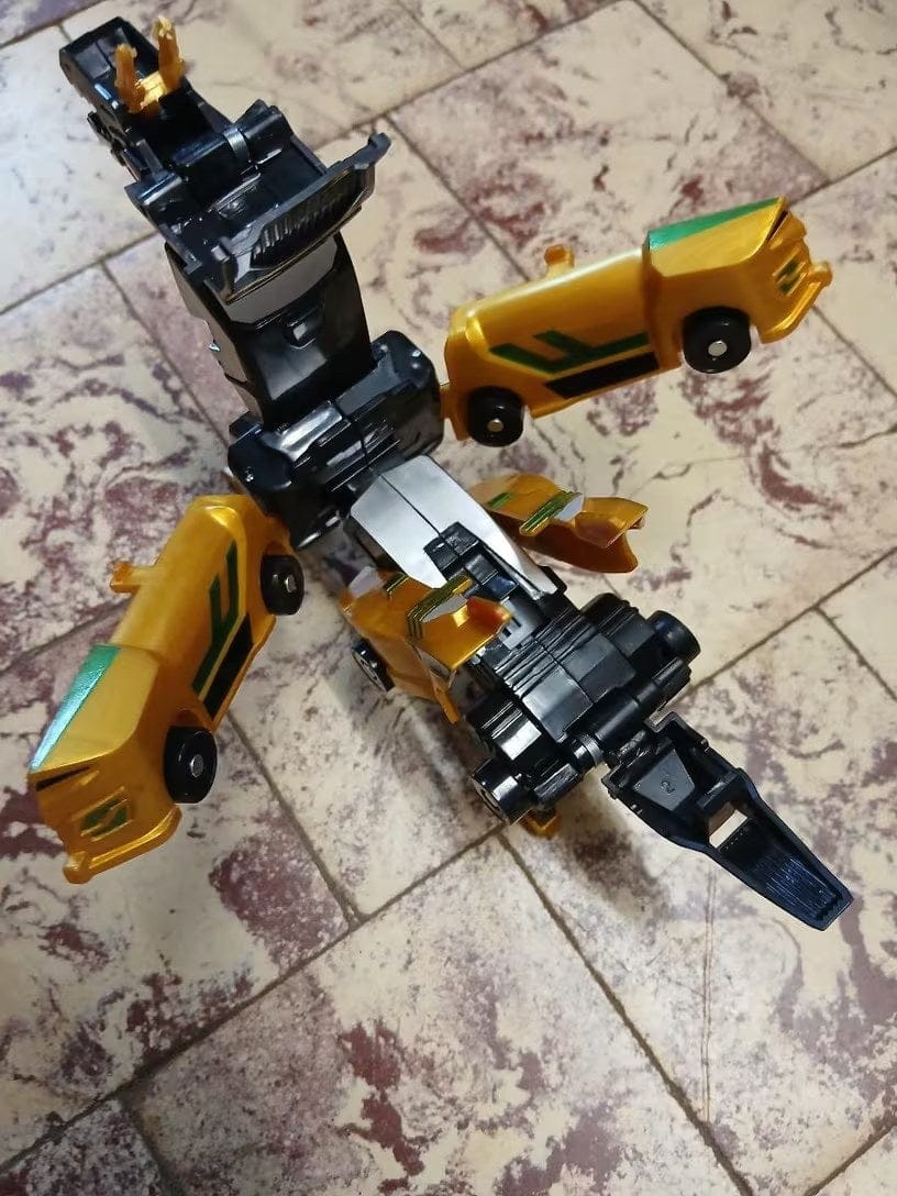 Customer photo review of Fusion Strike Dragons Magnetische Rennwagen | Crash Fusion Drachen Verwandlung Kinder