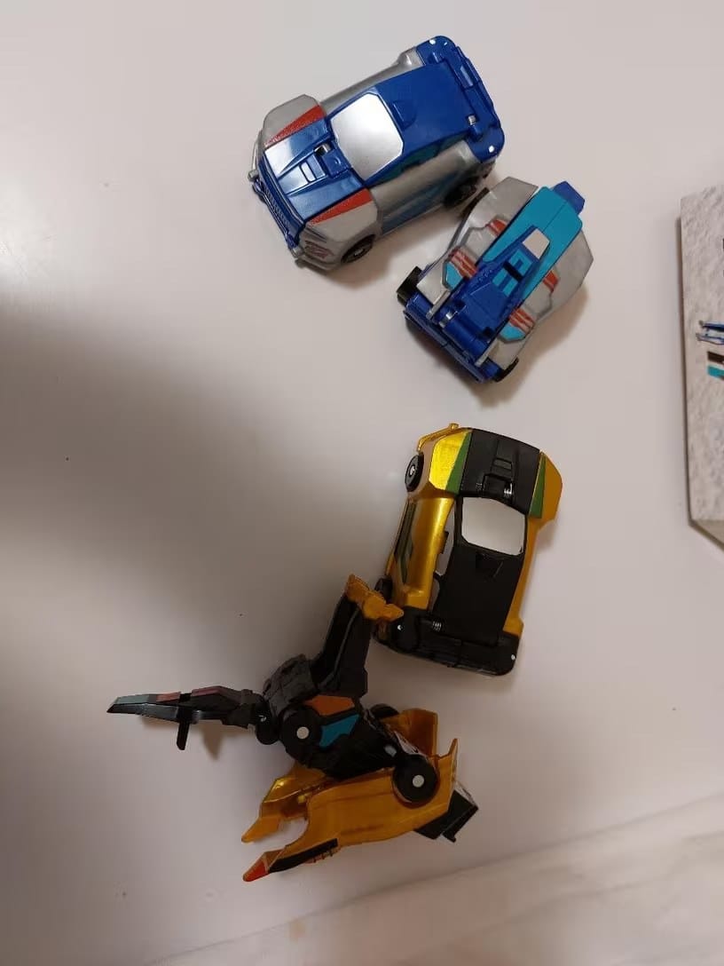 Customer photo review of Fusion Strike Dragons Magnetische Rennwagen | Crash Fusion Drachen Verwandlung Kinder