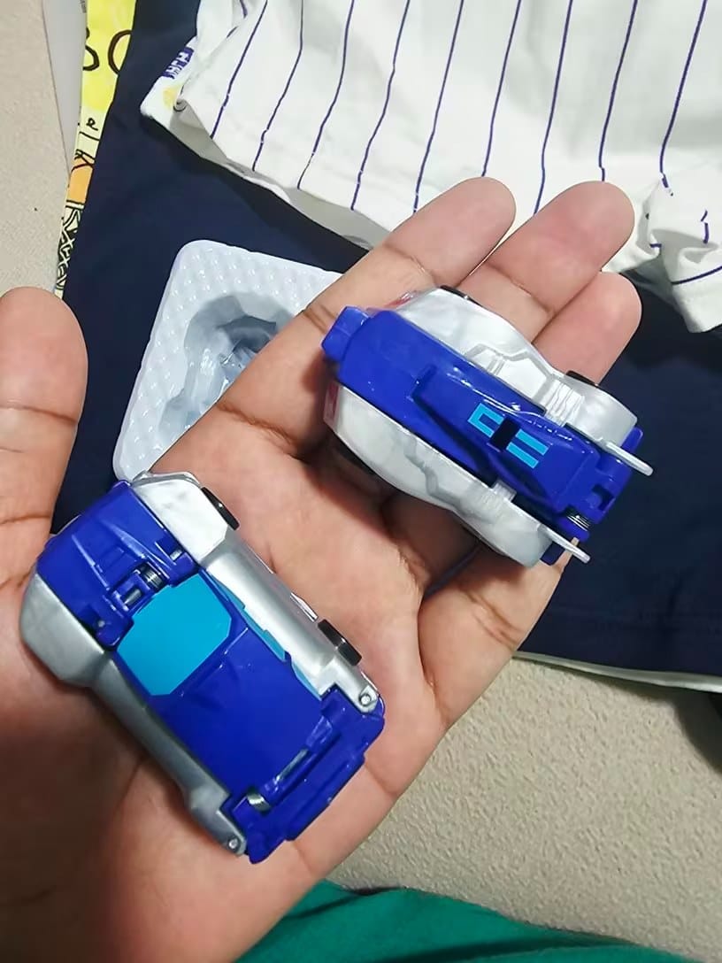 Customer photo review of Fusion Strike Dragons Magnetische Rennwagen | Crash Fusion Drachen Verwandlung Kinder