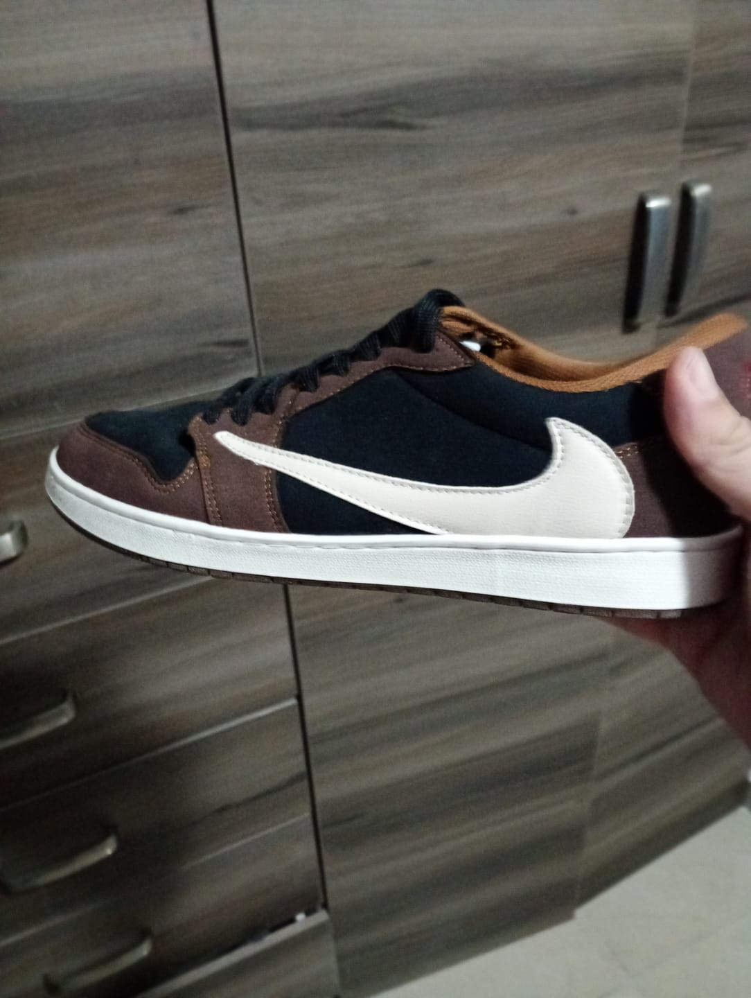 Customer photo review of Tenis Travis Low OG Mocha