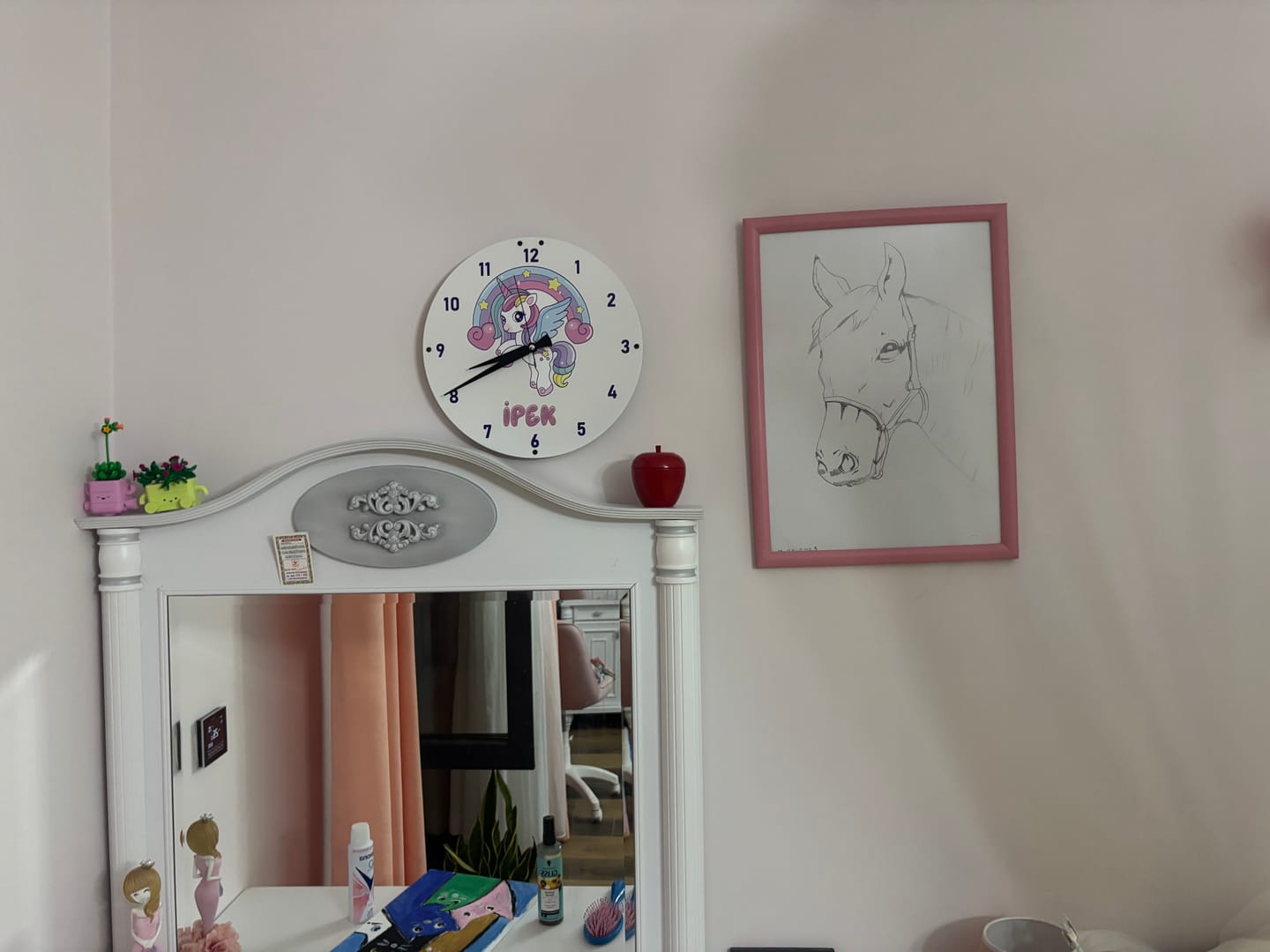 Customer photo review of Kişiye Özel Unicorn Temalı Çocuk Odası Duvar Saati