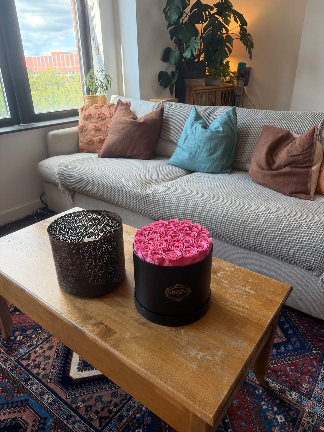 Customer photo review of Signature 2-Dozen Roses In Black Box