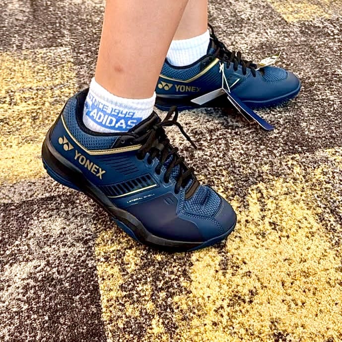 Customer photo review of Yonex Power Cushion STRIDER FLOW Wide Mens [Navy/Gold]