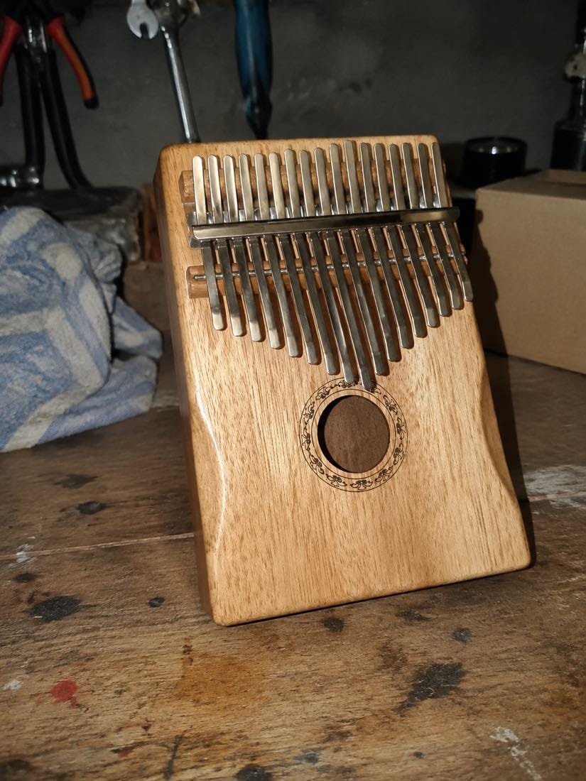 Customer photo review of Kalimba 17 Tasten - Mahagoni, mit Resonanzkammer