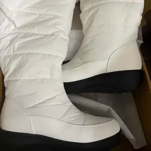 Customer photo review of Women’s Cozy High-Top Platform Winter Boots